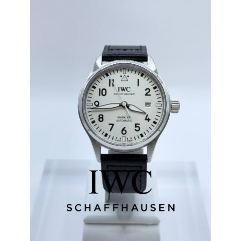 IWC 마크18 흰판 시계 (국내공장 AS가능)