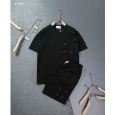 [특가세일] 메종 마르지엘라 스티치로고 포켓 반팔 & 밴딩 반바지 세트 - 2 Color